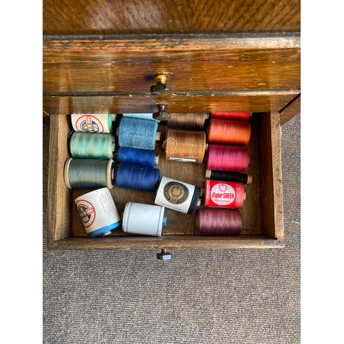 611 - Vintage oak sewing box with a large selection of assorted sewing items