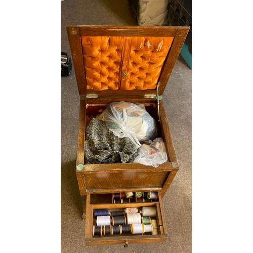 611 - Vintage oak sewing box with a large selection of assorted sewing items