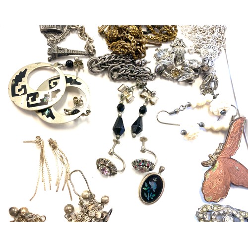 555 - Selection ladies vintage and later costume jewellery to include silver pieces