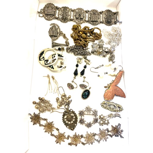 555 - Selection ladies vintage and later costume jewellery to include silver pieces