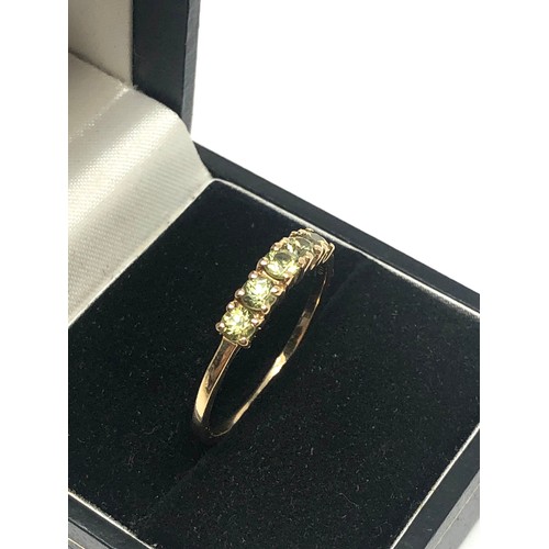 102 - 9ct gold peridot ring weight 2g