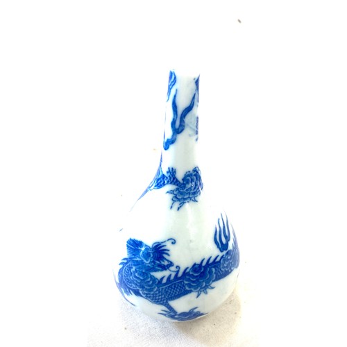 133 - Blue and white rose vase, marks to base, dragon design, height 5 inches