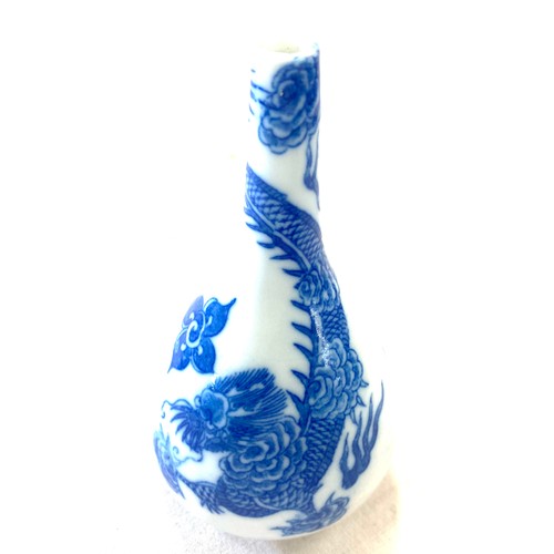 133 - Blue and white rose vase, marks to base, dragon design, height 5 inches