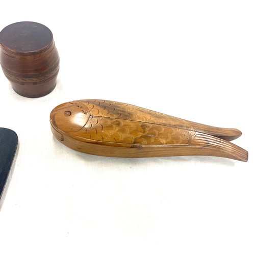 76 - Two pieces of treen- wooden nutcracker in the form of a fish and a small wooden barrel with twist of... 