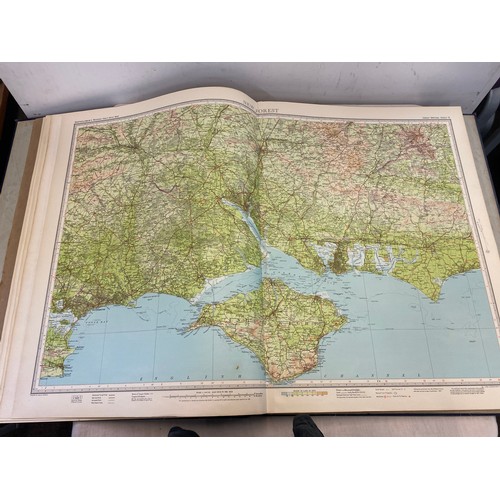 289 - Vintage map book, Half inch map series of Great Britain
Map book measures approx length 23.5 inches ... 