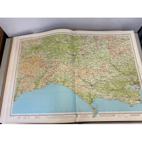 289 - Vintage map book, Half inch map series of Great Britain
Map book measures approx length 23.5 inches ... 