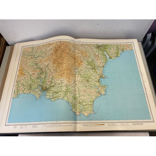 289 - Vintage map book, Half inch map series of Great Britain
Map book measures approx length 23.5 inches ... 