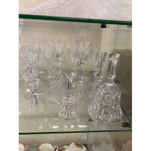 346 - Selection of vintage and later glassware includes a silver glass holder