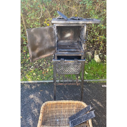 100T - Vintage stove and accessories