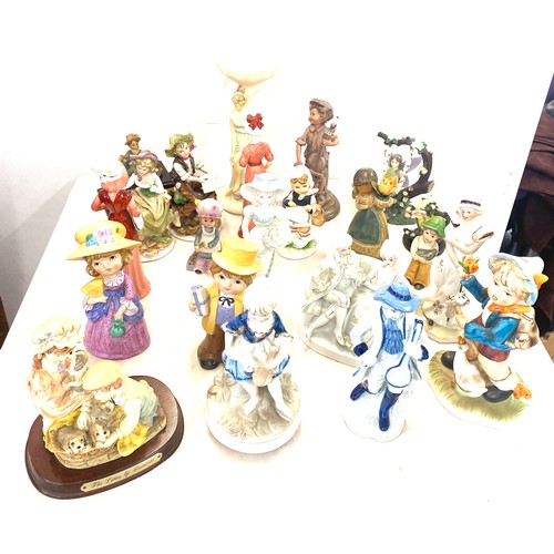 247 - Large selection of assorted figurines includes Alfretto, Bristolia, Giuseppe armani etc