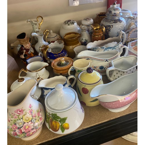 334 - Large selection of vintage lidded bowls to includes limoges, sadler and franklin mint porcelain etc