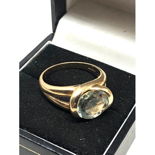 146 - 9ct gold light blue gemstone ring weight 5.5g