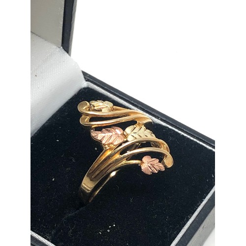 157 - 10ct 3 colour gold leaf design ring weight 4g