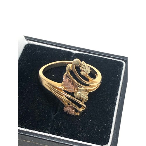 157 - 10ct 3 colour gold leaf design ring weight 4g