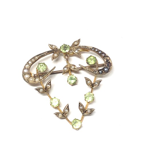 169 - Fine antique 9ct gold peridot & seed-pearl pendant /brooch measures approx 3.6cm drop by 3.5cm wide ... 