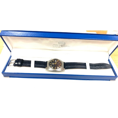 520 - Orient automatic mechanical watch and original box, working order