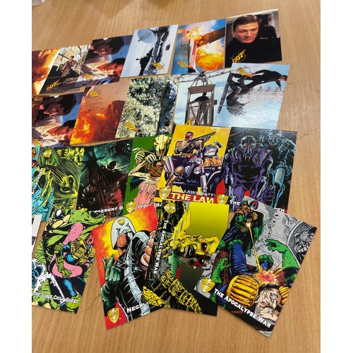 605 - Judge Dredd, Gargoyles and James Bond 007 Golden eye trading cards