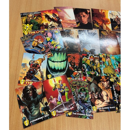 605 - Judge Dredd, Gargoyles and James Bond 007 Golden eye trading cards