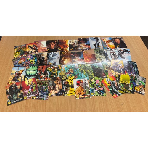 605 - Judge Dredd, Gargoyles and James Bond 007 Golden eye trading cards