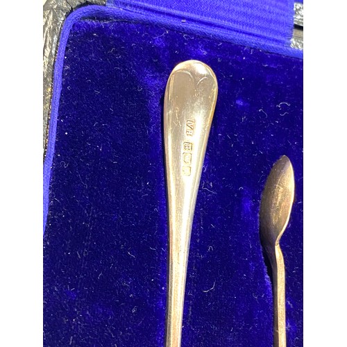 132 - Cased Antique tea spoon set, sugar tongues do not match spoons but are silver and a Cased antique si... 