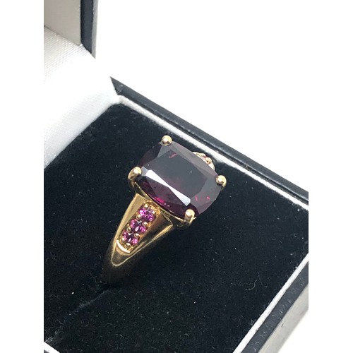 172 - 9ct gold garnet & amethyst ring weight 4.5g