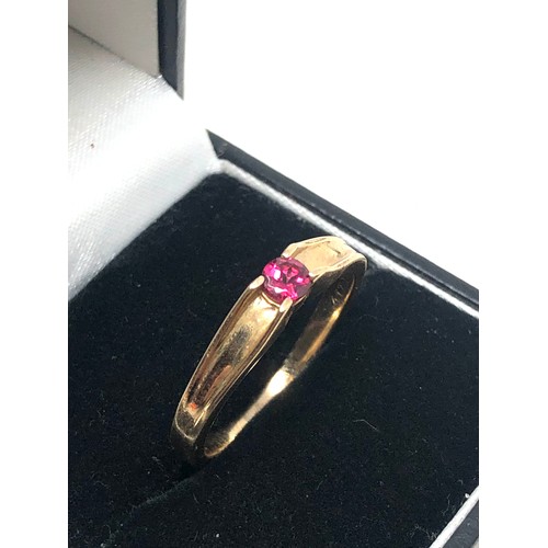 175 - 9ct gold ruby ring weight 3.9g