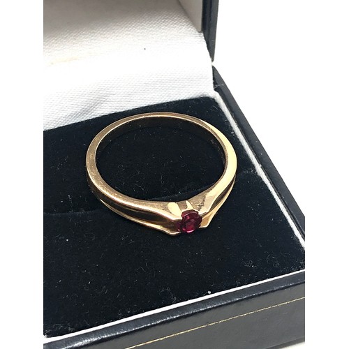 175 - 9ct gold ruby ring weight 3.9g