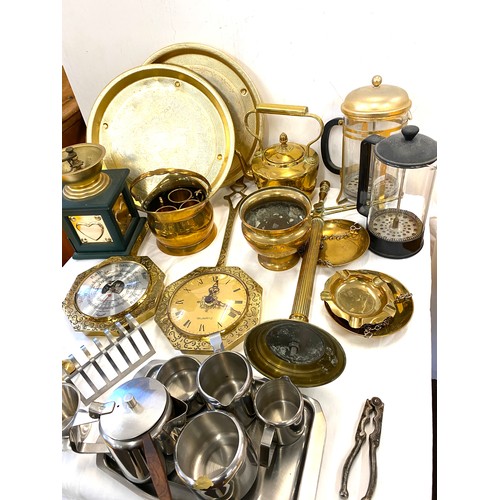 176 - Selection of metal ware to include brass decorative items etc