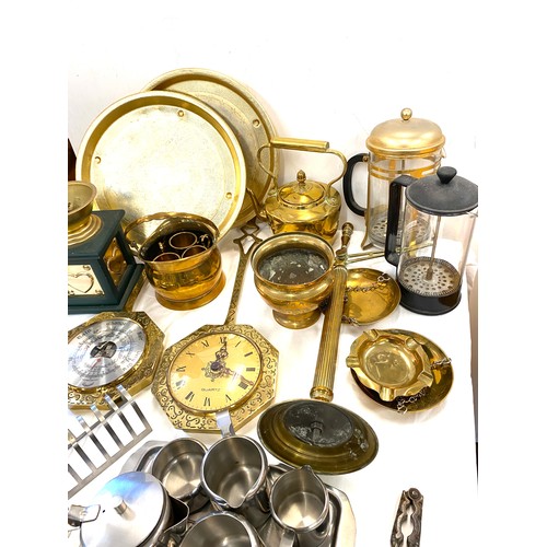 176 - Selection of metal ware to include brass decorative items etc