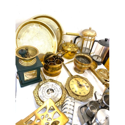 176 - Selection of metal ware to include brass decorative items etc