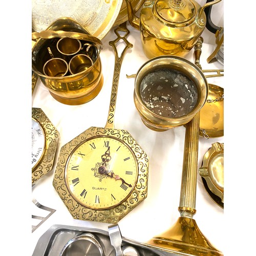 176 - Selection of metal ware to include brass decorative items etc