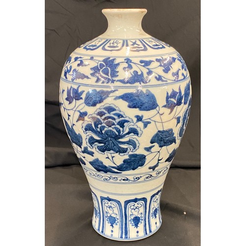 30 - Oriental blue and white vase 6 character mark to base, approximate overall height 11 inches