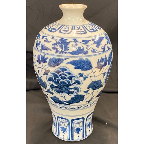 30 - Oriental blue and white vase 6 character mark to base, approximate overall height 11 inches