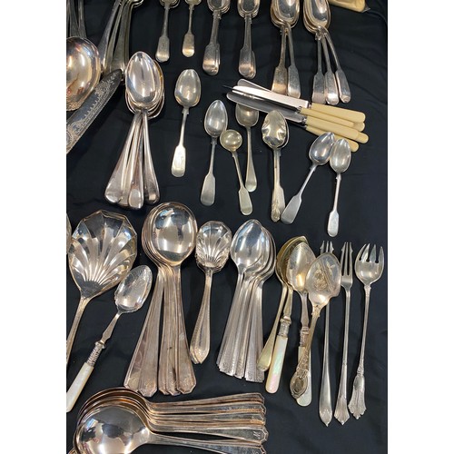 224 - Large selection of silver plated / stainless cutlery