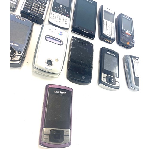 321 - Large selection of vintage mobile phones