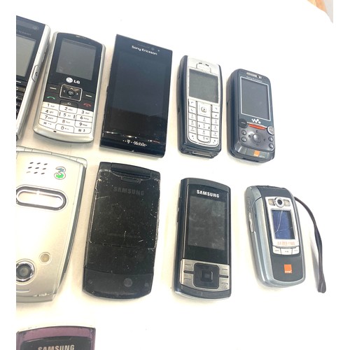 321 - Large selection of vintage mobile phones