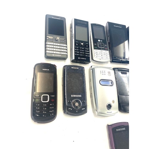 321 - Large selection of vintage mobile phones