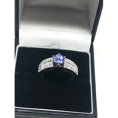 223 - 14ct white gold tanzanite & diamond dress ring (4g)