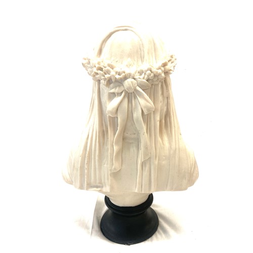 100 - A vintage Frilli Firenze Italy lady with veil bust on plinth, overall height 14 inches