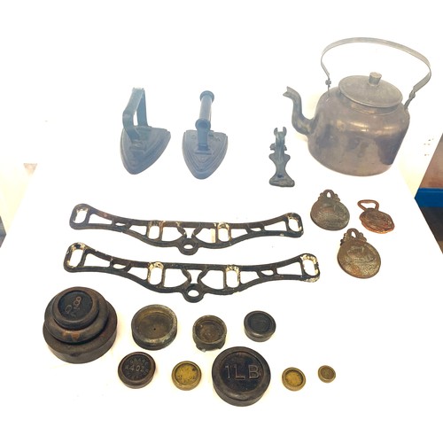 125 - Selection vintage metalware to include a copper kettle, flat irons, door knocker, weights etc