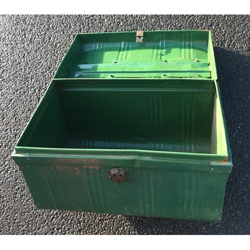 100R - Metal green trunk