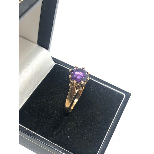 199 - 9ct gold purple gemstone single stone ring (3.4g)