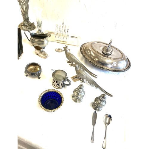 291 - Selection of silver plated items to include a tureen, cruet set etc