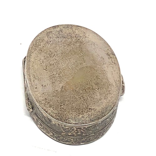 11 - Vintage scenic repousse Dutch silver trinket pill box measures approx 5.3cm by 4cm by 1.3cm