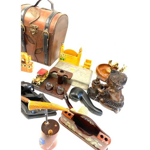 250 - Large selection of vintage wooden items includes smoking ephemera, nut cracker etc