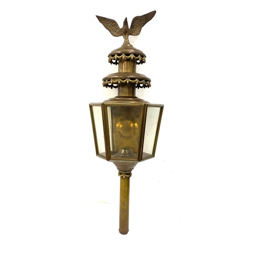 96 - Vintage brass outdoor carriage light, height 26 inches