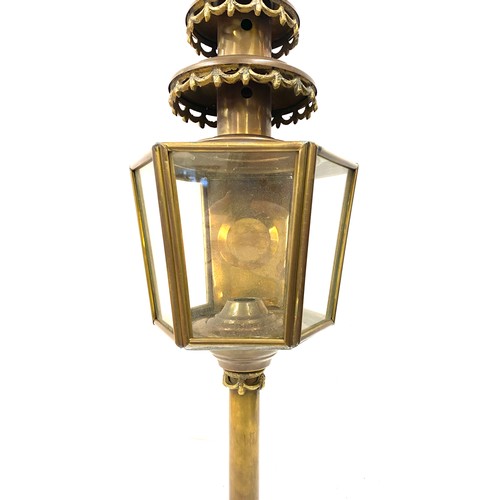 96 - Vintage brass outdoor carriage light, height 26 inches