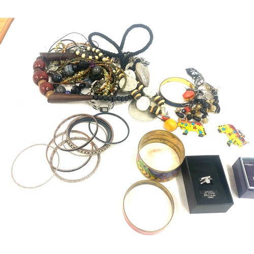 415 - Selection of assorted costume jewellery includes some silver etc