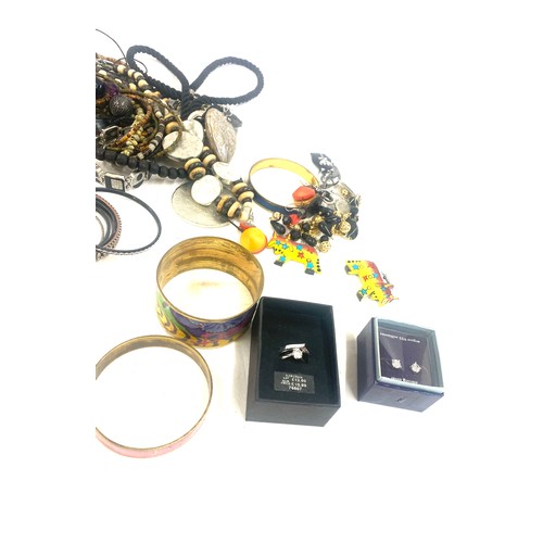 415 - Selection of assorted costume jewellery includes some silver etc