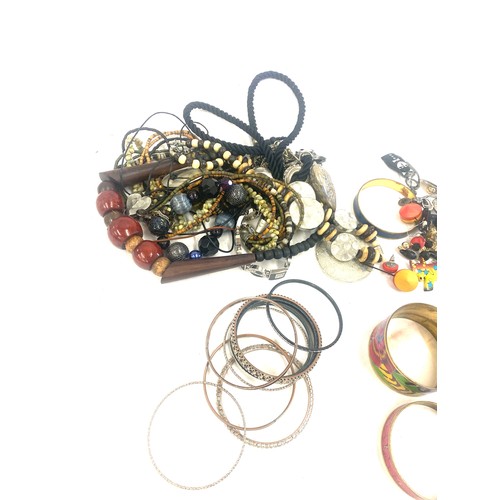 415 - Selection of assorted costume jewellery includes some silver etc